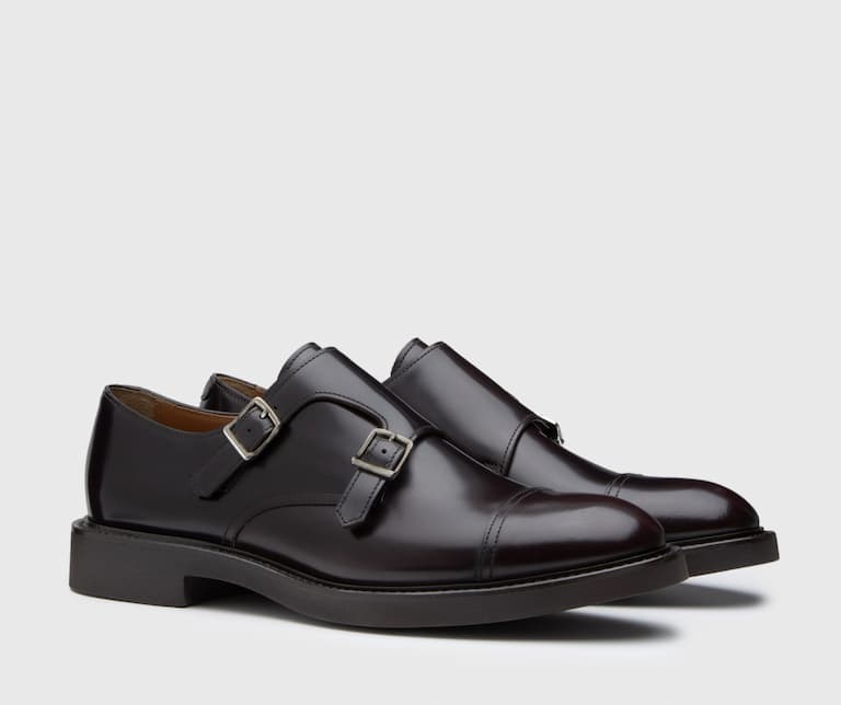 Doucal's double monk strap shoes in calfskin in burgundy color. Ultra-light rubber sole. Made in Italy.