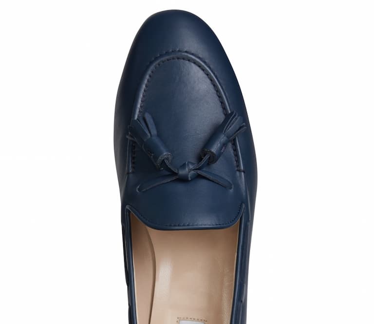 Iconic “Brera” loafer with tassels made of soft leather with a semi-shiny effect. Sophisticated, feminine and minimal. Leather sole.