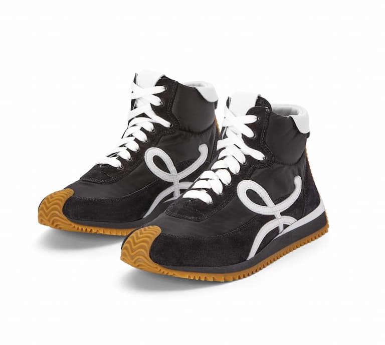 High top flow runner in nylon and suede 650€