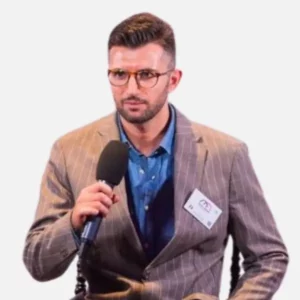 Fashion Marketplaces Management instructor Andrea Dell'Olio